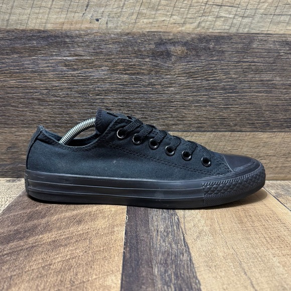 Converse Chuck Taylor All Star Low Triple Black Monochrome Shoes Size 7 Women’s - Picture 1 of 9